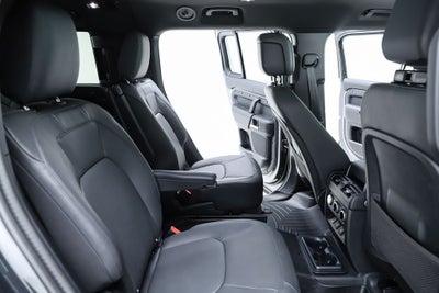 2025 Land Rover Defender 130 X-Dynamic SE