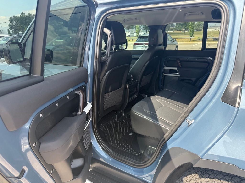 2023 Land Rover Defender 110 SE