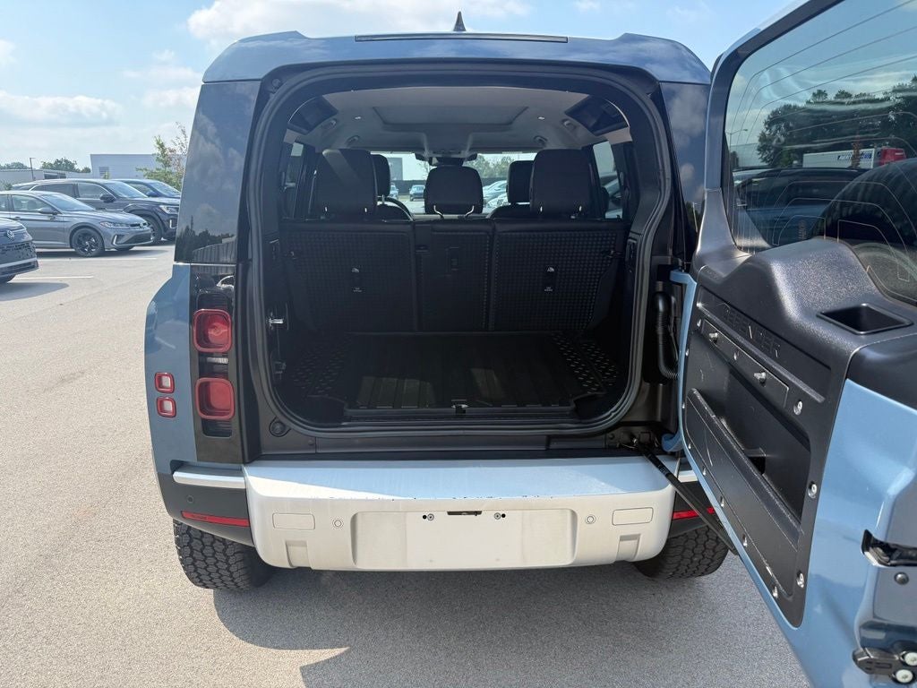 2023 Land Rover Defender 110 SE