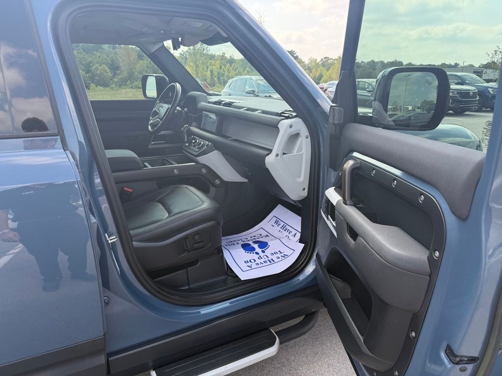 2023 Land Rover Defender 110 SE