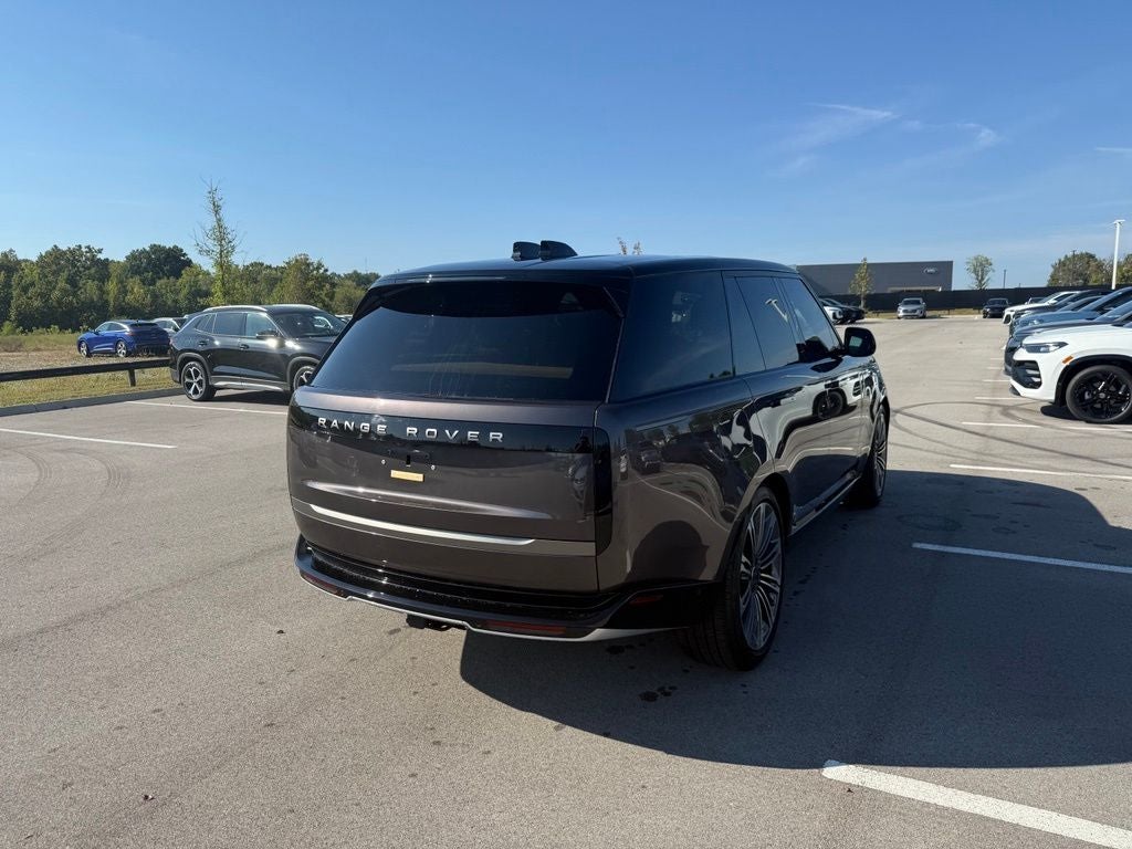 2025 Land Rover Range Rover SE
