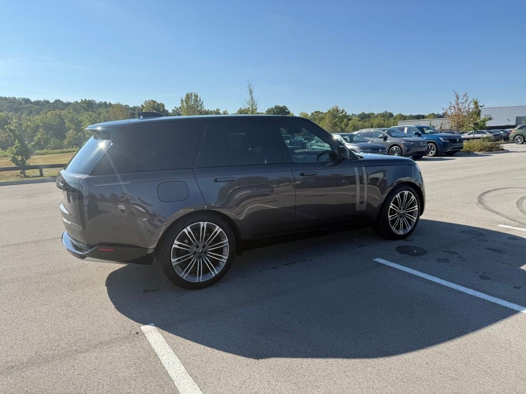 2025 Land Rover Range Rover SE