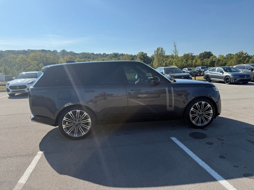 2025 Land Rover Range Rover SE