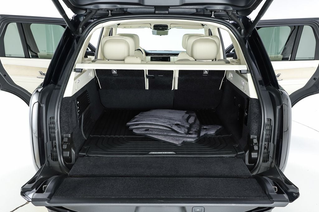 2024 Land Rover Range Rover SV