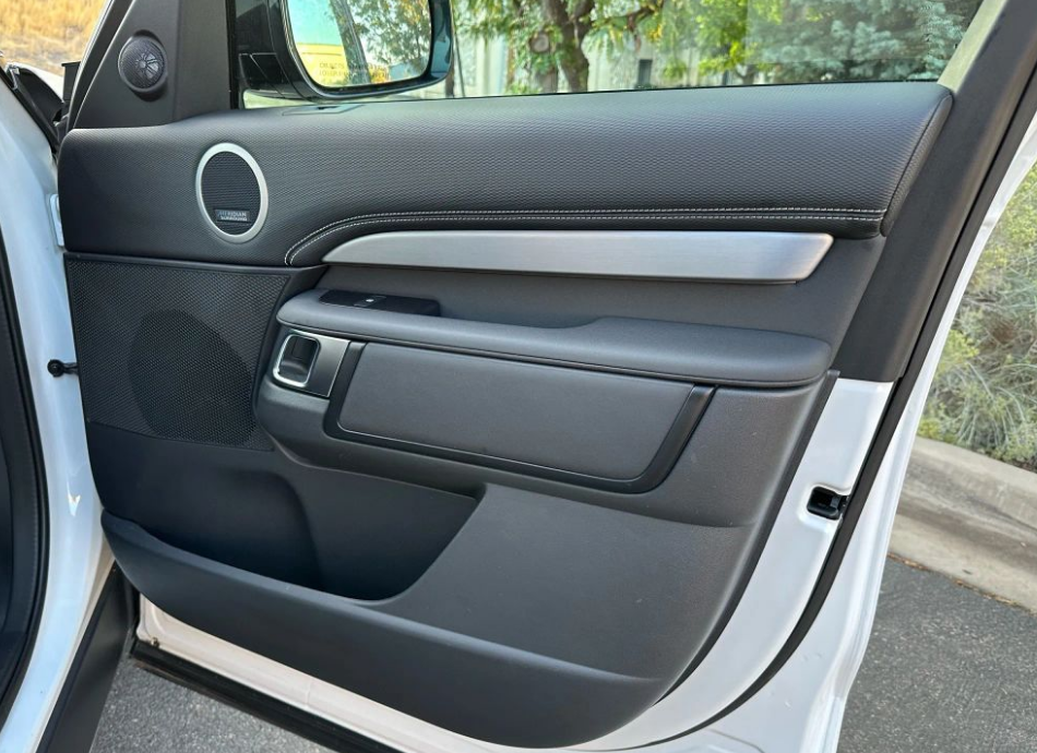 2023 Land Rover Discovery S R-Dynamic