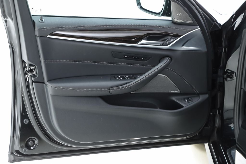 2023 BMW 5 Series M550i xDrive