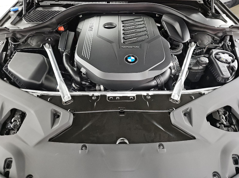 2026 BMW 8 Series 840i