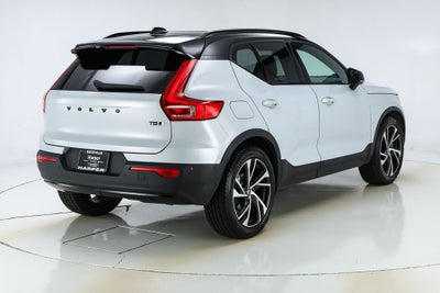 2022 Volvo XC40 R-Design