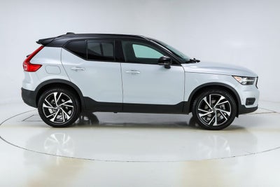 2022 Volvo XC40 R-Design