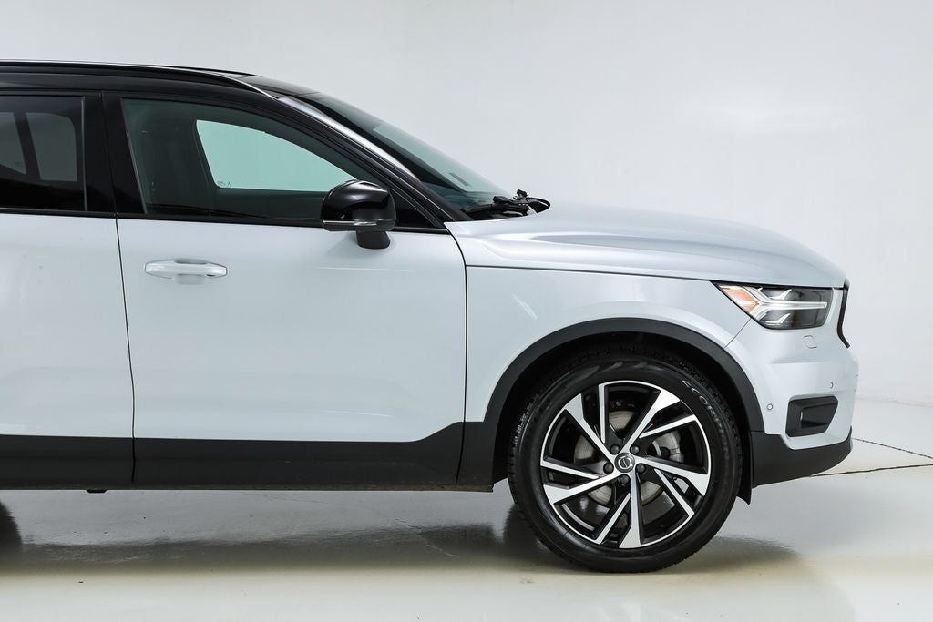 2022 Volvo XC40 R-Design