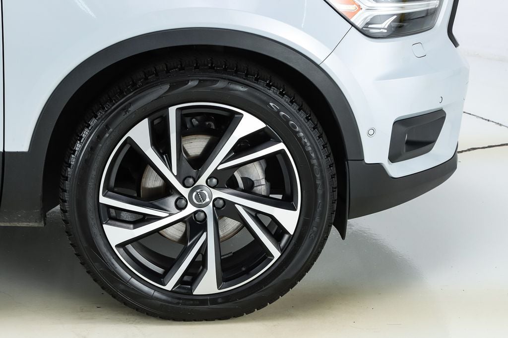 2022 Volvo XC40 R-Design