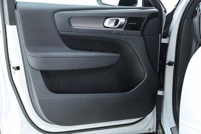 2022 Volvo XC40 R-Design