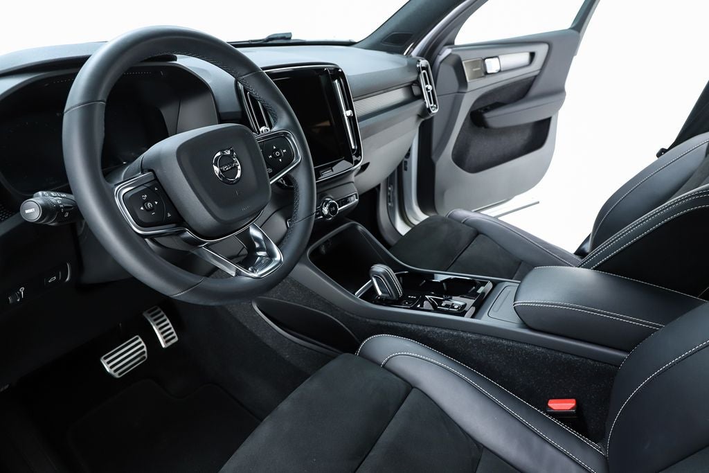 2022 Volvo XC40 R-Design