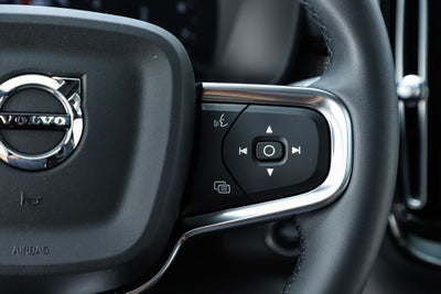 2022 Volvo XC40 R-Design
