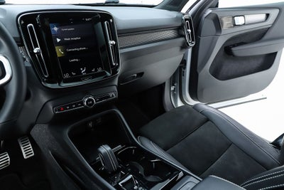 2022 Volvo XC40 R-Design