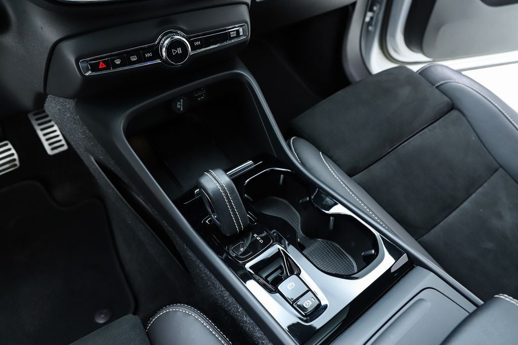 2022 Volvo XC40 R-Design