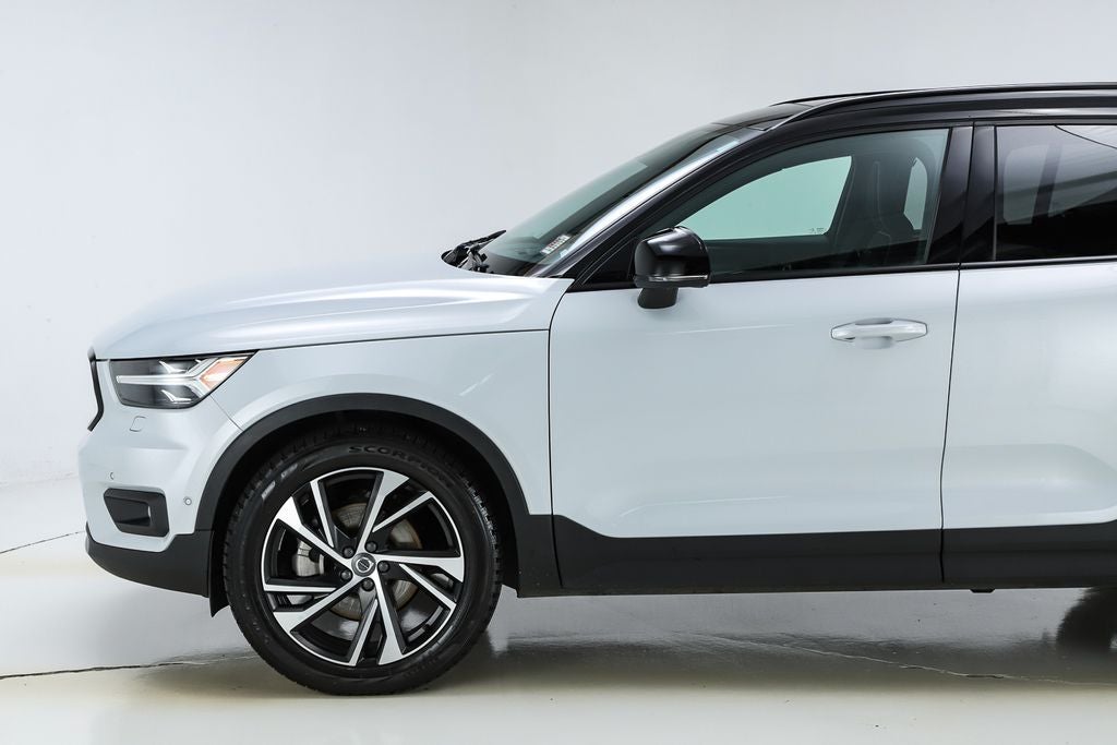 2022 Volvo XC40 R-Design