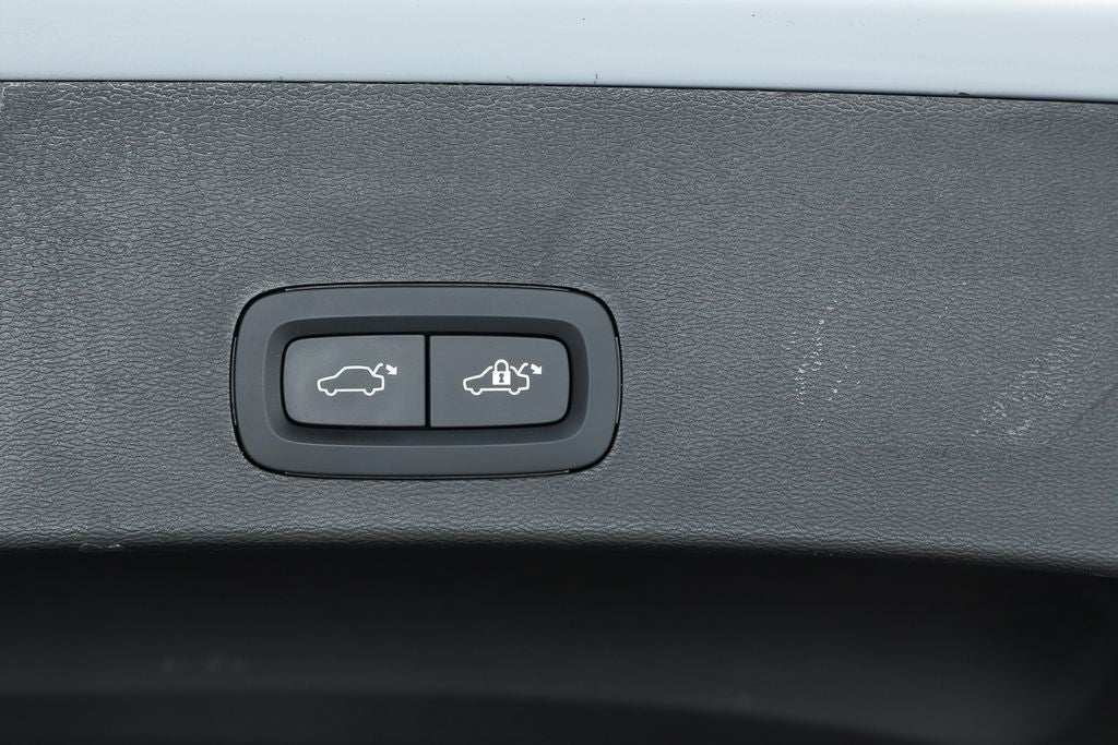 2022 Volvo XC40 R-Design