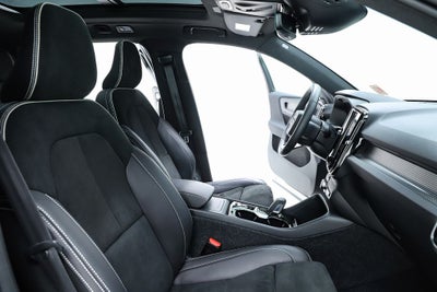 2022 Volvo XC40 R-Design