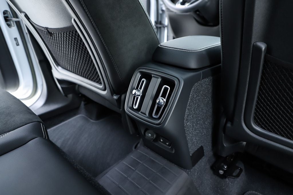 2022 Volvo XC40 R-Design