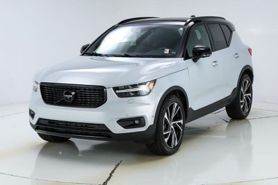 2022 Volvo XC40 R-Design