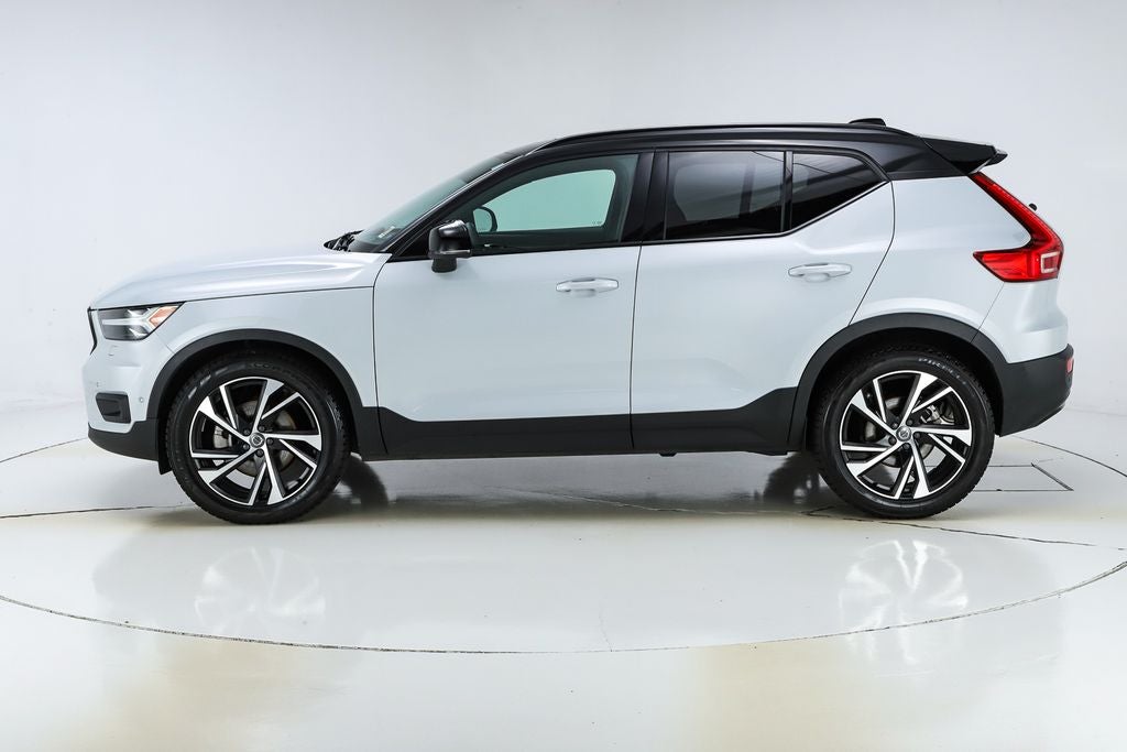2022 Volvo XC40 R-Design