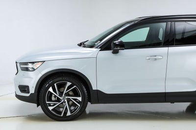 2022 Volvo XC40 R-Design