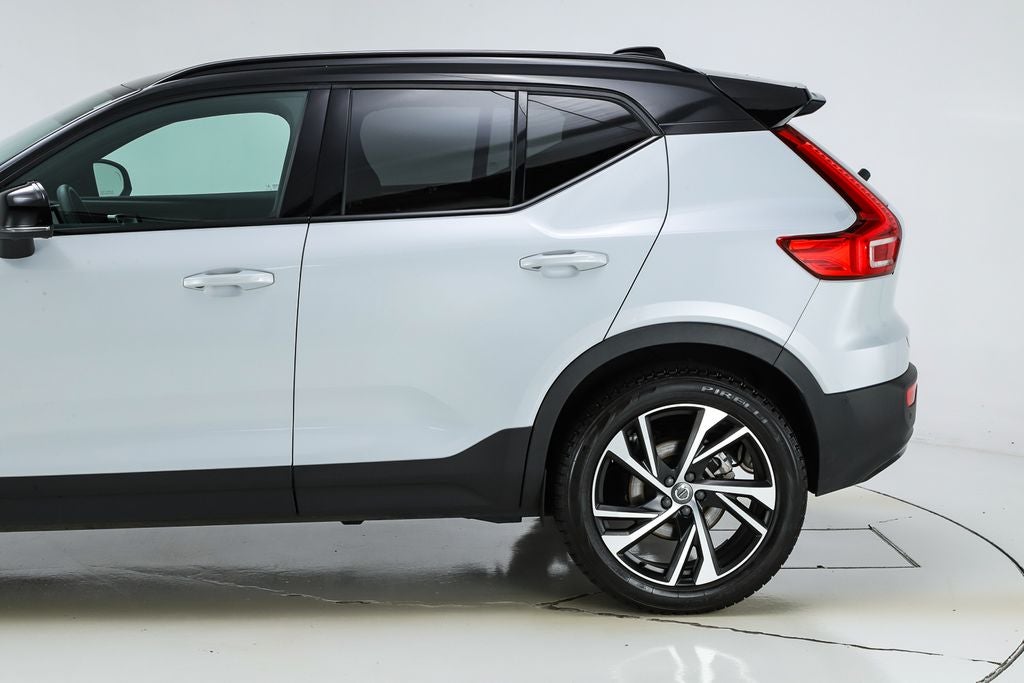 2022 Volvo XC40 R-Design