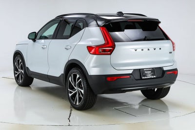 2022 Volvo XC40 R-Design