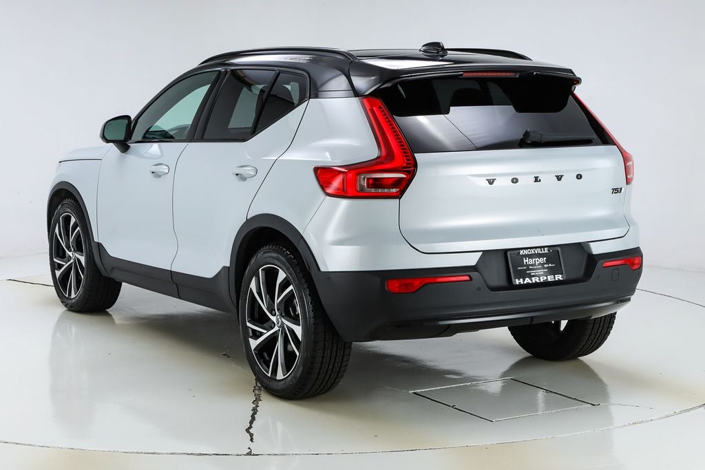 2022 Volvo XC40 R-Design