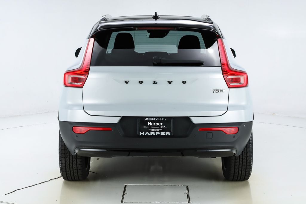 2022 Volvo XC40 R-Design