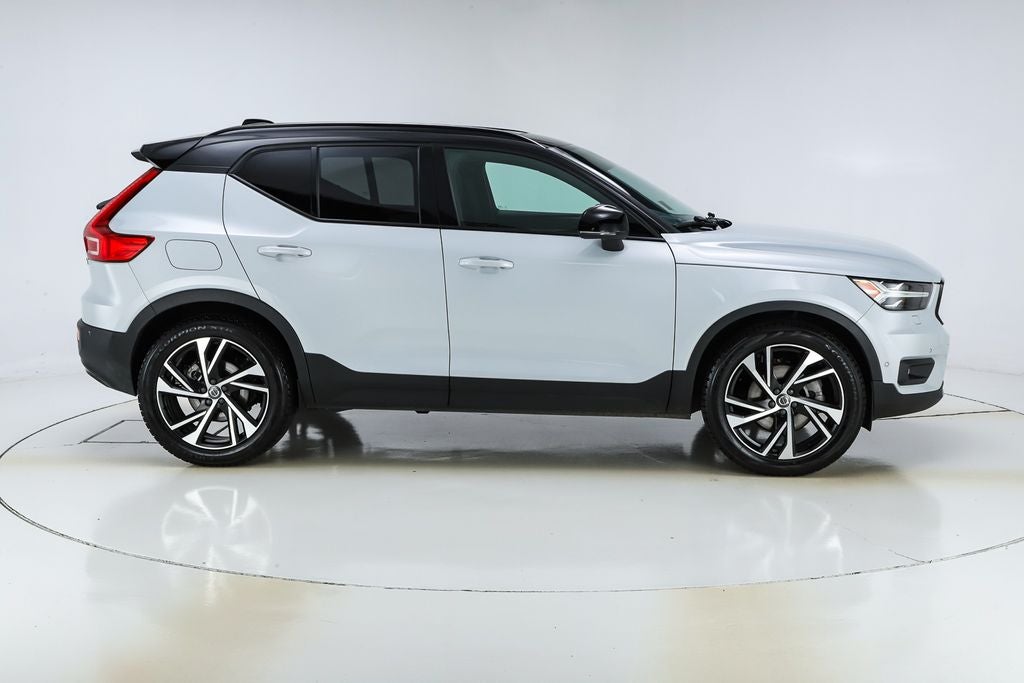 2022 Volvo XC40 R-Design