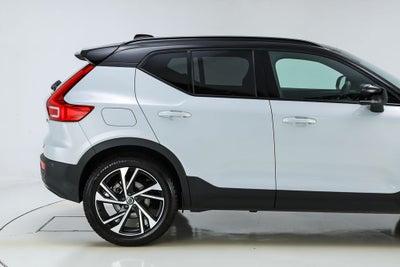 2022 Volvo XC40 R-Design
