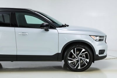 2022 Volvo XC40 R-Design