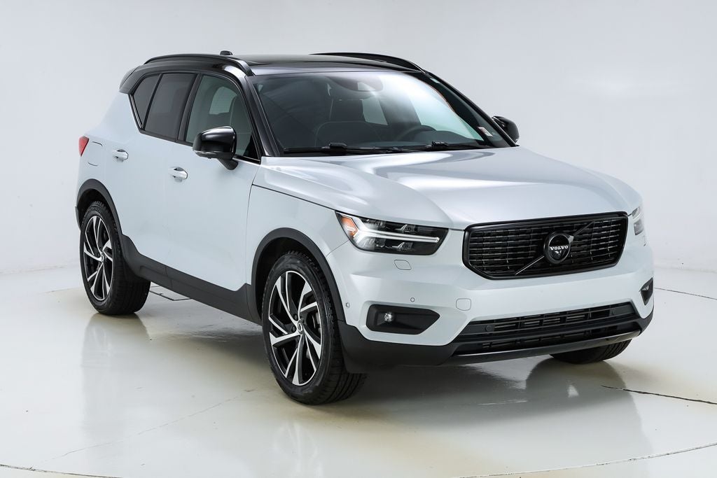 2022 Volvo XC40 R-Design