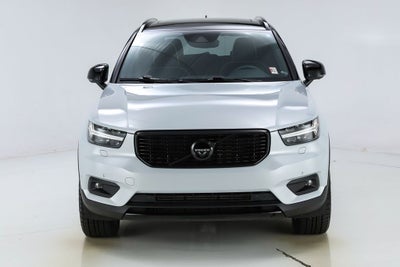 2022 Volvo XC40 R-Design