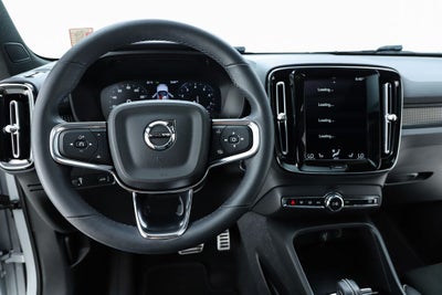 2022 Volvo XC40 R-Design