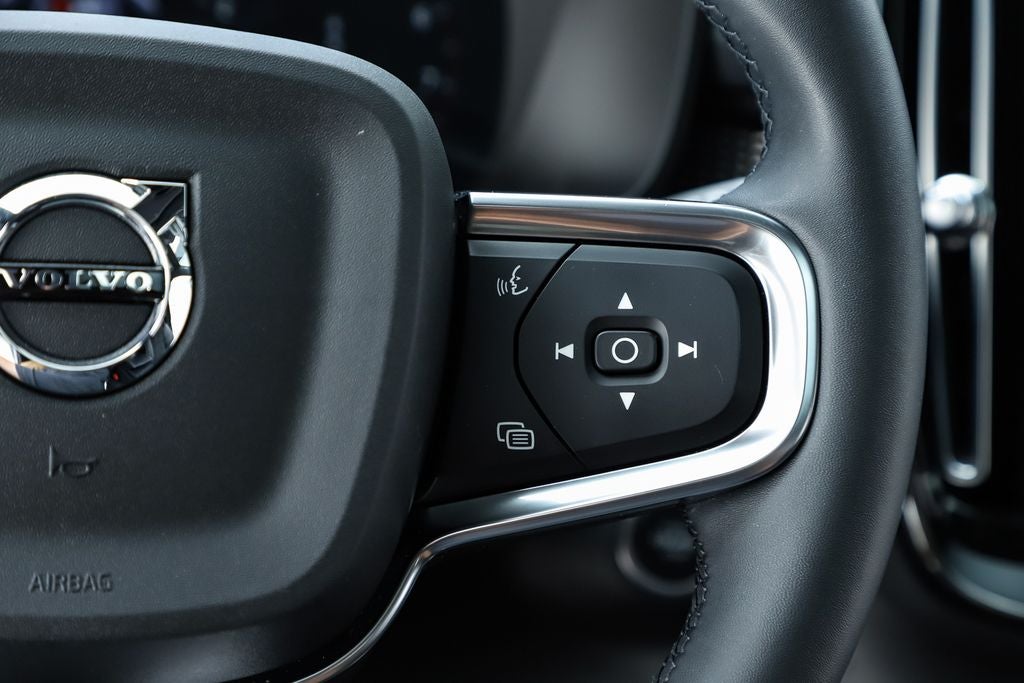 2022 Volvo XC40 R-Design
