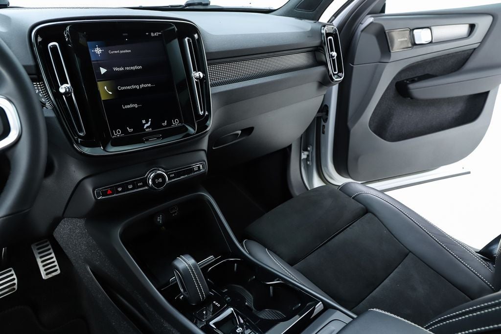 2022 Volvo XC40 R-Design