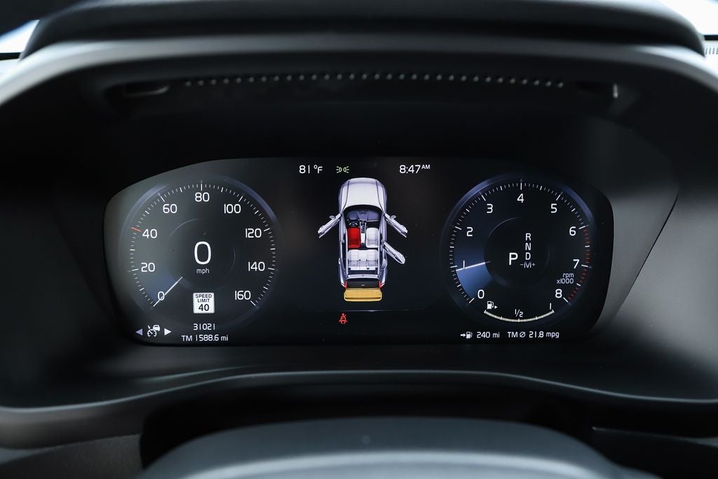 2022 Volvo XC40 R-Design