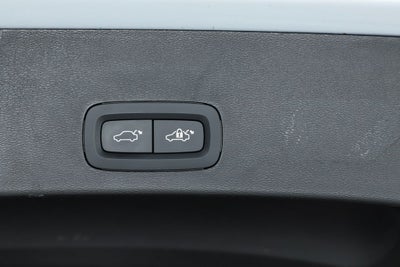 2022 Volvo XC40 R-Design