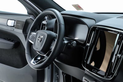 2022 Volvo XC40 R-Design