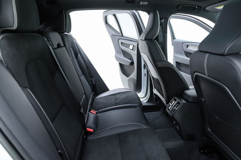 2022 Volvo XC40 R-Design