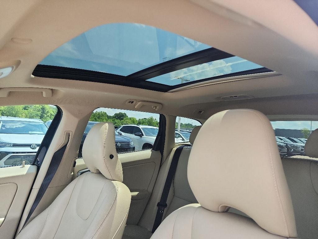 2015 Volvo XC60 T6 Premier Plus