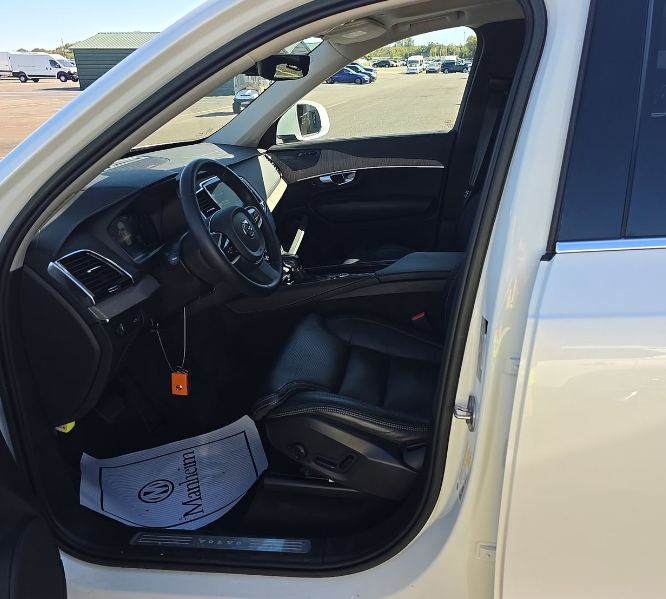 2022 Volvo XC90 T6 Inscription