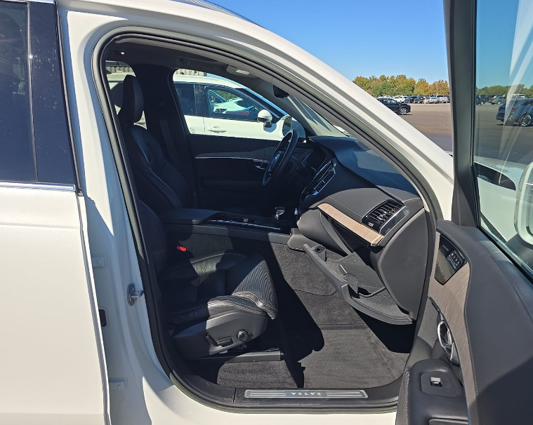 2022 Volvo XC90 T6 Inscription