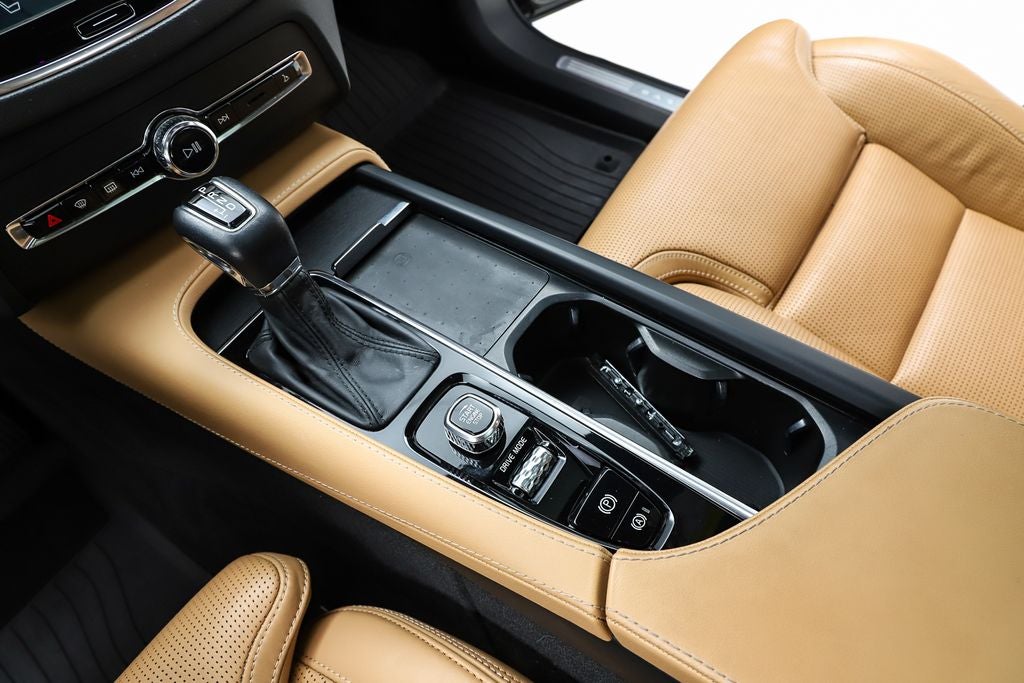 2021 Volvo XC90 T6 Inscription