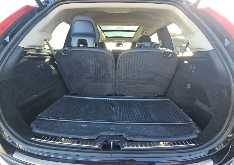 2023 Volvo XC90 B5 Plus