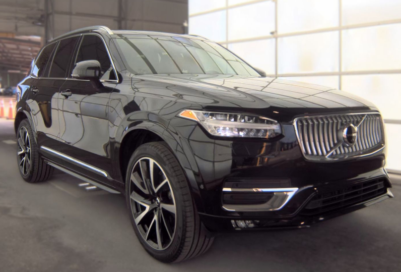 2023 Volvo XC90 B5 Plus