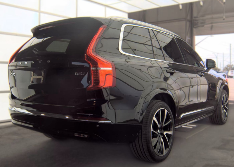 2023 Volvo XC90 B5 Plus